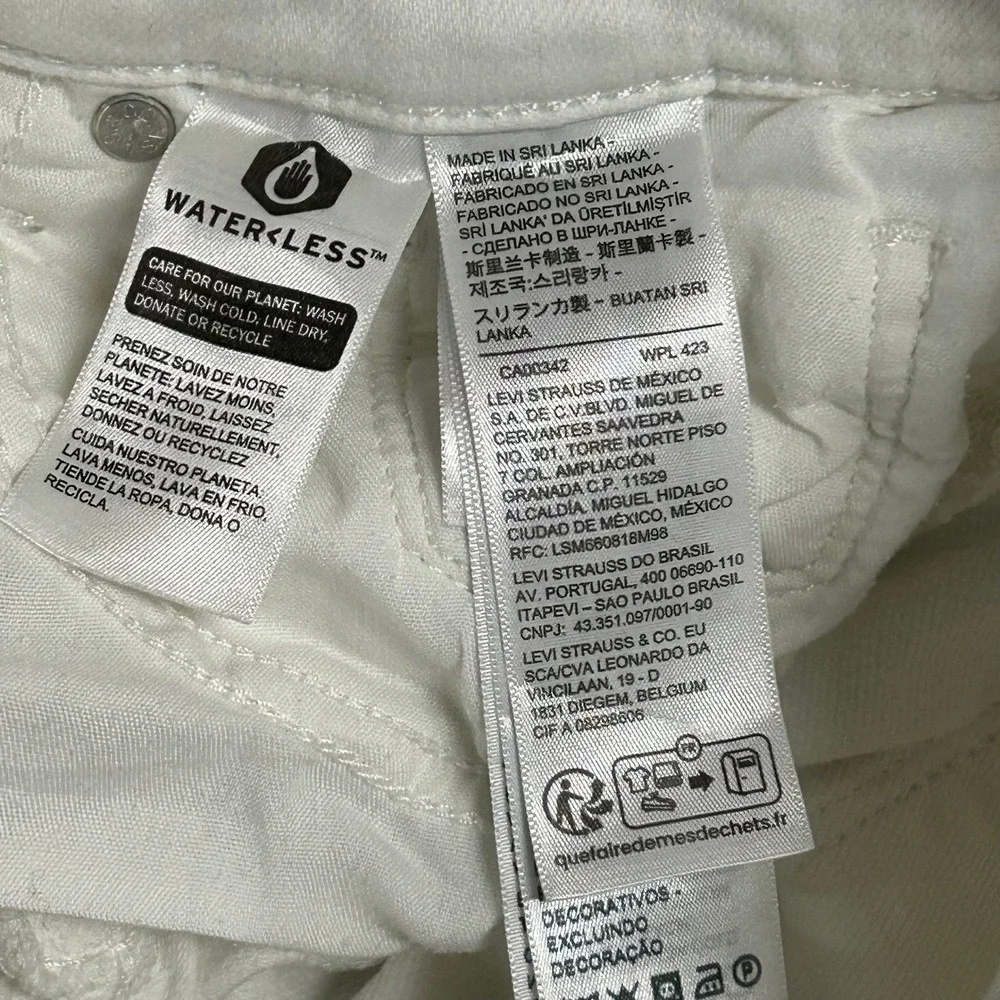 Levi's Jeans Womens Size 4 White Classic Straight Leg Mid Rise Denim Pants